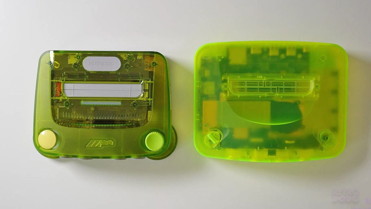 M64 green (left) next to the Analogue 3D green (right)